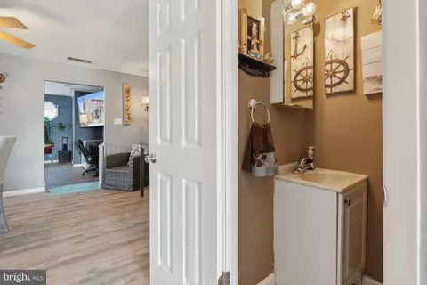 175 Seagull Dr, Pasadena, MD 21122 photo 8