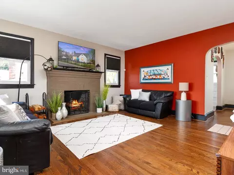 Living - 505 Ludlow Rd, Annapolis, MD 21401 photo 2 of 2