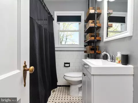Bath - 505 Ludlow Rd, Annapolis, MD 21401 photo 1 of 3