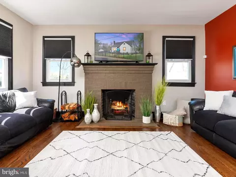 Living - 505 Ludlow Rd, Annapolis, MD 21401 photo 1 of 2