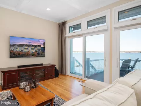 Living - 532 Moorings Cir, Arnold, MD 21012 photo 4 of 6