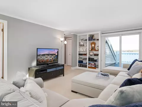 Living - 532 Moorings Cir, Arnold, MD 21012 photo 6 of 6