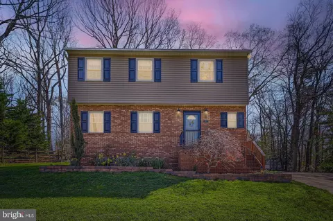 191 Oak Dr, Pasadena, MD 21122