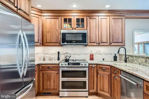 191 Oak Dr, Pasadena, MD 21122 photo 9