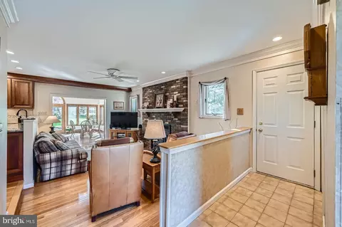 191 Oak Dr, Pasadena, MD 21122 photo 6
