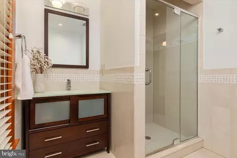 Bath - 313 Chesapeake Ave, Annapolis, MD 21403 photo 1 of 4