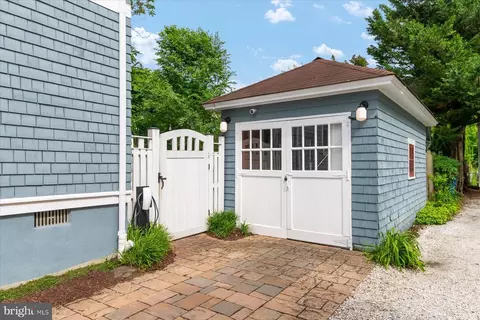 Exterior - 313 Chesapeake Ave, Annapolis, MD 21403 photo 14 of 16