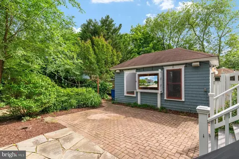 Exterior - 313 Chesapeake Ave, Annapolis, MD 21403 photo 7 of 16