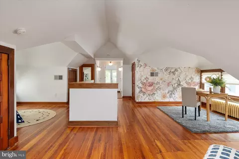 Entry Way - 313 Chesapeake Ave, Annapolis, MD 21403 photo 5 of 6