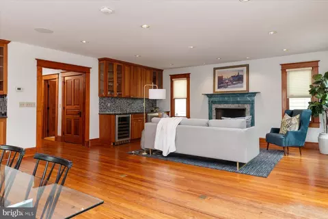 Living - 313 Chesapeake Ave, Annapolis, MD 21403 photo 4 of 6