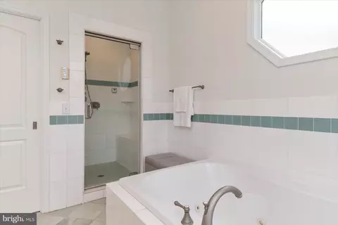 Bath - 313 Chesapeake Ave, Annapolis, MD 21403 photo 4 of 4