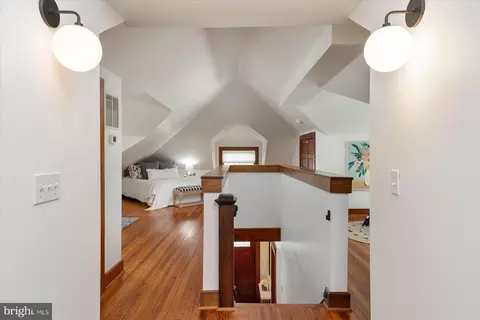Entry Way - 313 Chesapeake Ave, Annapolis, MD 21403 photo 3 of 6
