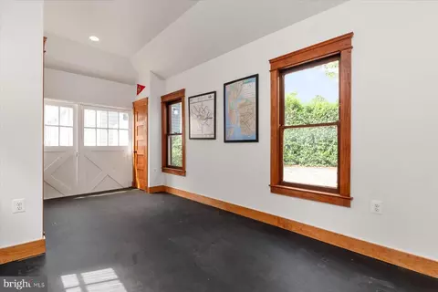 Entry Way - 313 Chesapeake Ave, Annapolis, MD 21403 photo 6 of 6