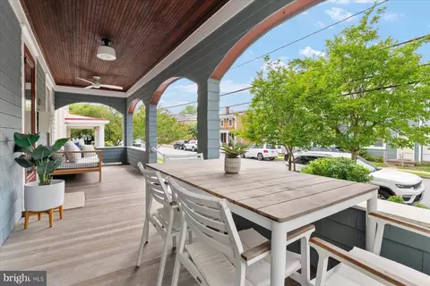 Exterior - 313 Chesapeake Ave, Annapolis, MD 21403 photo 6 of 16