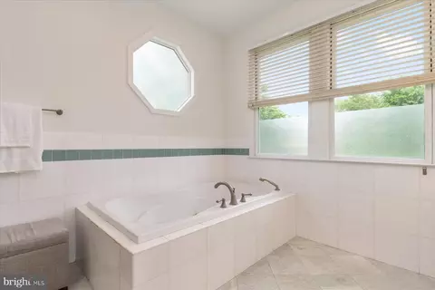 Bath - 313 Chesapeake Ave, Annapolis, MD 21403 photo 2 of 4