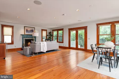 Living - 313 Chesapeake Ave, Annapolis, MD 21403 photo 3 of 6