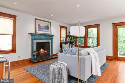 Living - 313 Chesapeake Ave, Annapolis, MD 21403 photo 6 of 6