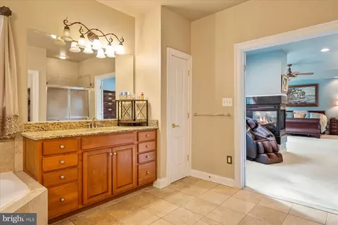 Entry Way - 8931 Sahalee Ct, Pasadena, MD 21122 photo 6 of 8