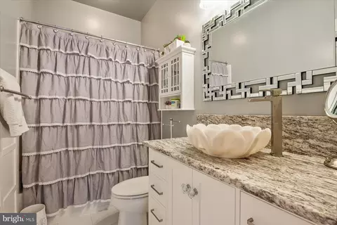 Bath - 8931 Sahalee Ct, Pasadena, MD 21122 photo 3 of 5