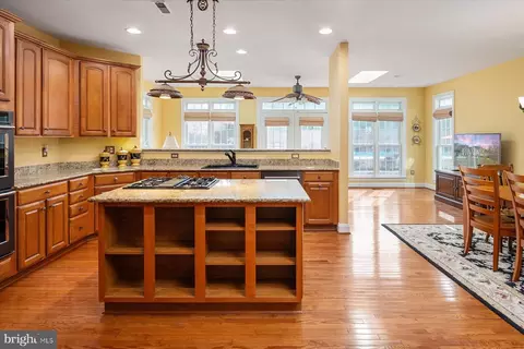 Kitchen - 8931 Sahalee Ct, Pasadena, MD 21122 photo 2 of 4
