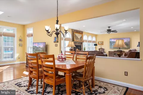 Dining - 8931 Sahalee Ct, Pasadena, MD 21122 photo 2 of 2