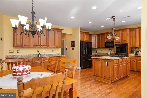 Kitchen - 8931 Sahalee Ct, Pasadena, MD 21122 photo 4 of 4