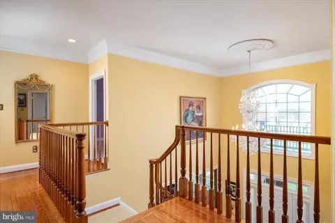 Entry Way - 8931 Sahalee Ct, Pasadena, MD 21122 photo 5 of 8