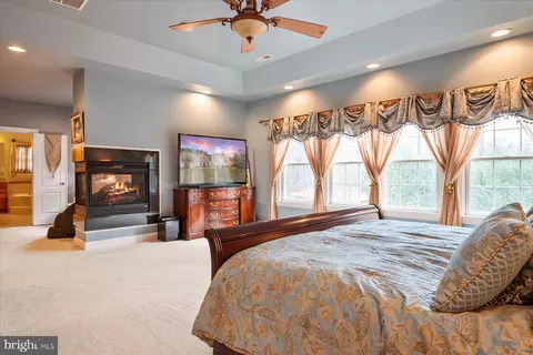 Bedroom - 8931 Sahalee Ct, Pasadena, MD 21122 photo 2 of 8
