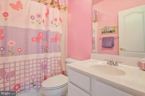 Bath - 8931 Sahalee Ct, Pasadena, MD 21122 photo 4 of 5