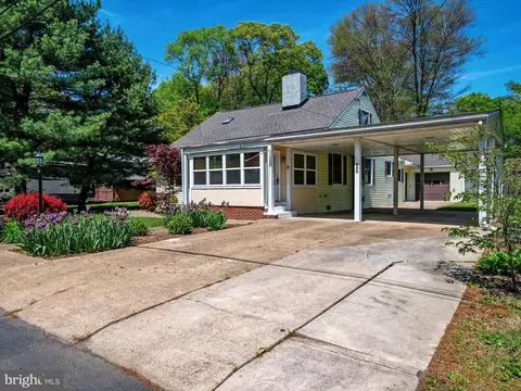 550 6th St, Pasadena, MD 21122 photo 2