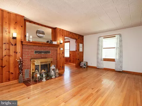 550 6th St, Pasadena, MD 21122 photo 8
