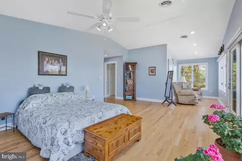 Bedroom - 201 Edgewater Dr, Edgewater, MD 21037 photo 1 of 1