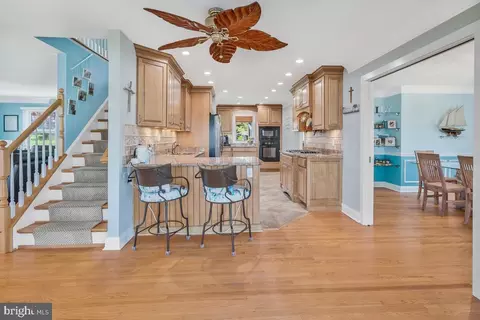 Entry Way - 201 Edgewater Dr, Edgewater, MD 21037 photo 2 of 2