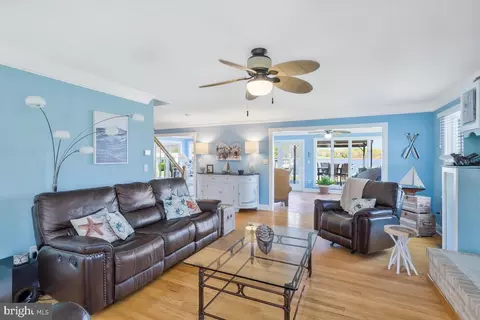 Living - 201 Edgewater Dr, Edgewater, MD 21037 photo 2 of 2