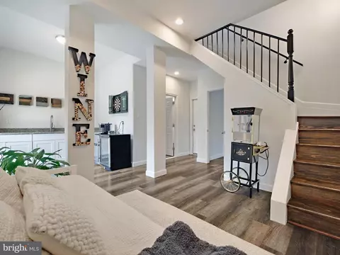 Entry Way - 1413 Howard Rd, Annapolis, MD 21403 photo 6 of 8