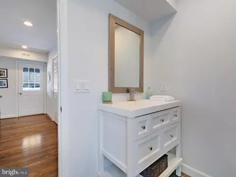 Entry Way - 1413 Howard Rd, Annapolis, MD 21403 photo 5 of 8