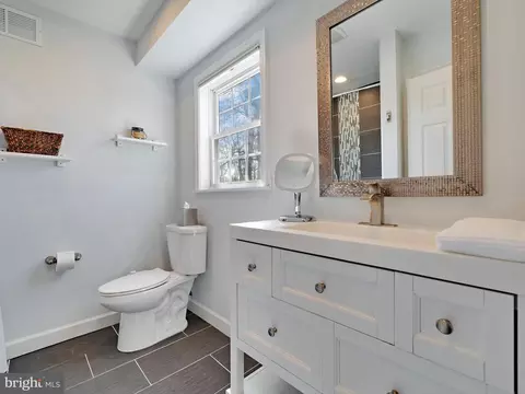 Bath - 1413 Howard Rd, Annapolis, MD 21403 photo 3 of 6
