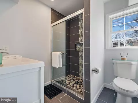 Bath - 1413 Howard Rd, Annapolis, MD 21403 photo 2 of 6