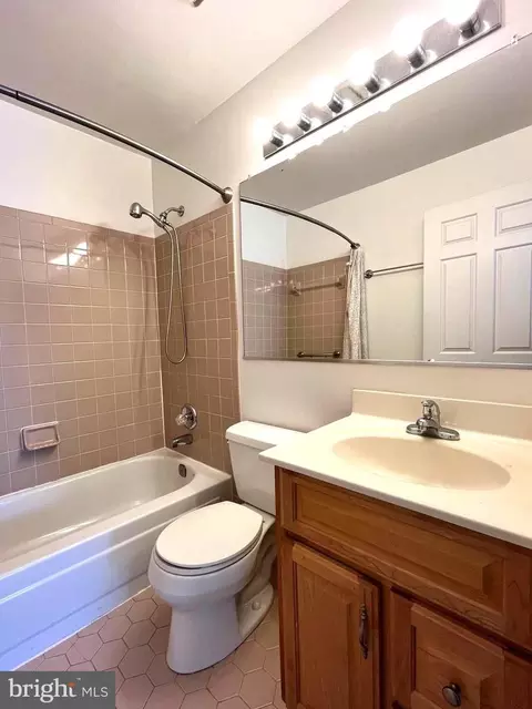 Bath - 2034 Pinecroft Ct, Odenton, MD 21113 photo 5 of 6
