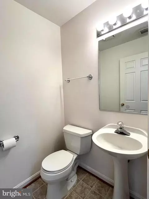 Bath - 2034 Pinecroft Ct, Odenton, MD 21113 photo 6 of 6