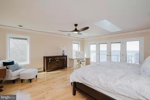 Bedroom - 2111 Lake Dr, Pasadena, MD 21122 photo 1 of 6
