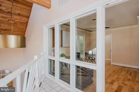 Entry Way - 2111 Lake Dr, Pasadena, MD 21122 photo 2 of 3