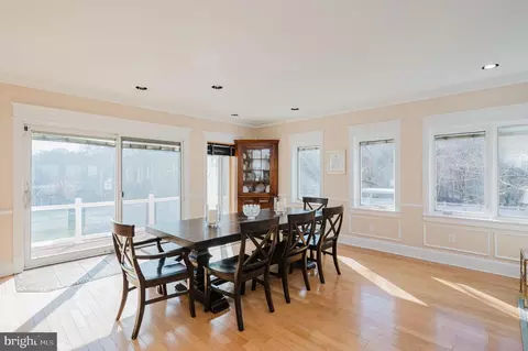 Dining - 2111 Lake Dr, Pasadena, MD 21122 photo 1 of 3