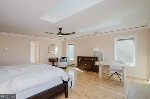 Bedroom - 2111 Lake Dr, Pasadena, MD 21122 photo 2 of 6