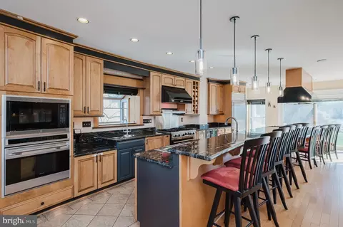 Kitchen - 2111 Lake Dr, Pasadena, MD 21122 photo 8 of 12