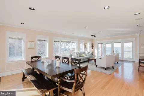 Dining - 2111 Lake Dr, Pasadena, MD 21122 photo 3 of 3