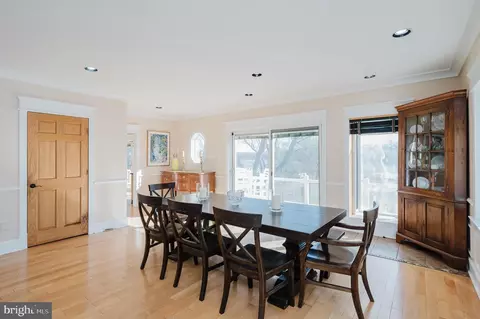 Dining - 2111 Lake Dr, Pasadena, MD 21122 photo 2 of 3