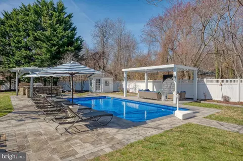 Exterior - 2111 Lake Dr, Pasadena, MD 21122 photo 23 of 37