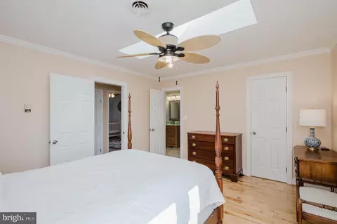 Bedroom - 2111 Lake Dr, Pasadena, MD 21122 photo 4 of 6