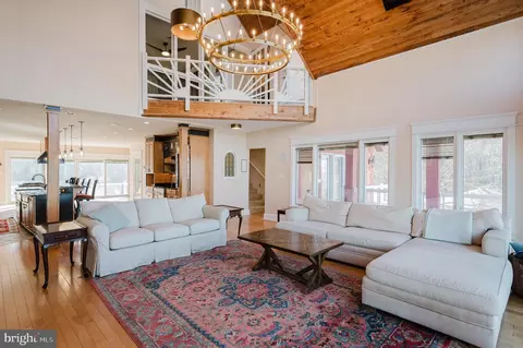 Living - 2111 Lake Dr, Pasadena, MD 21122 photo 5 of 6